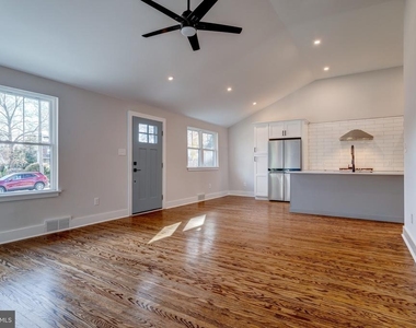 308 Lenox Road - Photo Thumbnail 4