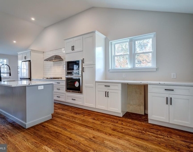 308 Lenox Road - Photo Thumbnail 8