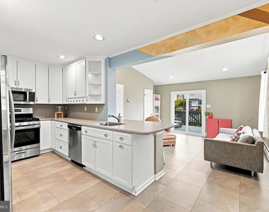 610 Woodcrest Avenue - Photo Thumbnail 9