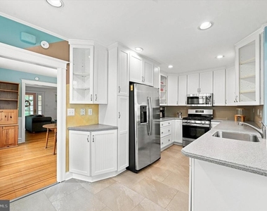 610 Woodcrest Avenue - Photo Thumbnail 10
