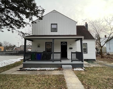 560 W North Street - Photo Thumbnail 1