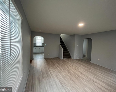 560 W North Street - Photo Thumbnail 4