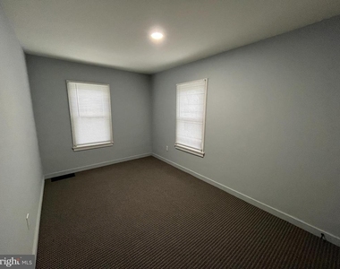 560 W North Street - Photo Thumbnail 9