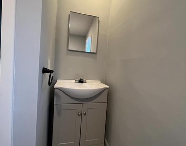 560 W North Street - Photo Thumbnail 12