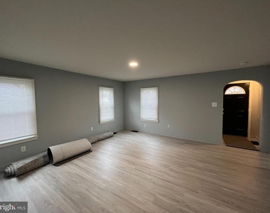 560 W North Street - Photo Thumbnail 5