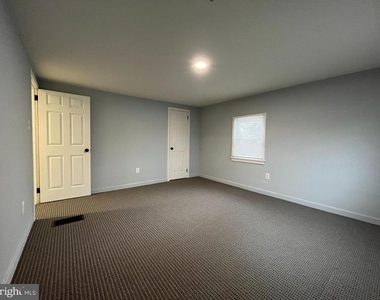560 W North Street - Photo Thumbnail 15