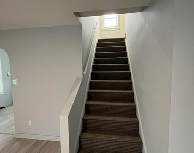 560 W North Street - Photo Thumbnail 13