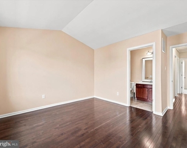 145 Mercer Court - Photo Thumbnail 5