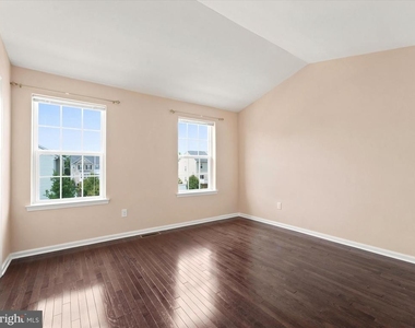 145 Mercer Court - Photo Thumbnail 3