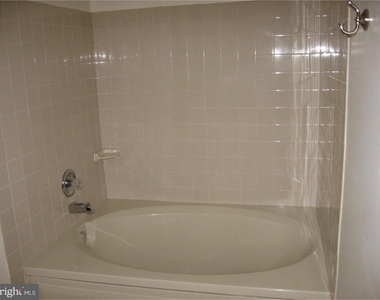 3304 Waltham Court - Photo Thumbnail 6