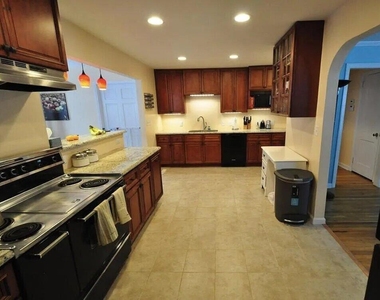 2824 Crestline Avenue - Photo Thumbnail 3
