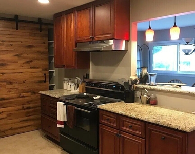 2824 Crestline Avenue - Photo Thumbnail 4