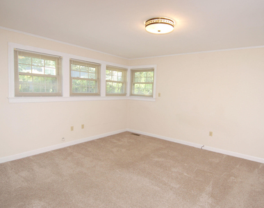 706 Smedes Place - Photo Thumbnail 9