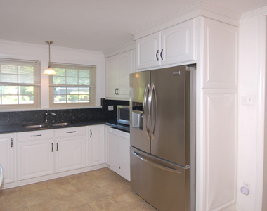 706 Smedes Place - Photo Thumbnail 3