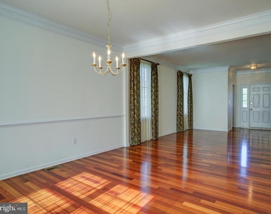 30 Lockwood Drive - Photo Thumbnail 4