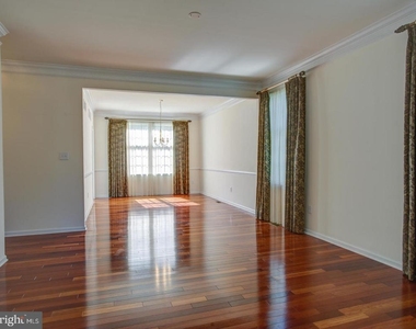30 Lockwood Drive - Photo Thumbnail 3
