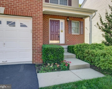 30 Lockwood Drive - Photo Thumbnail 2
