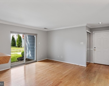419 Atlanta Court - Photo Thumbnail 6