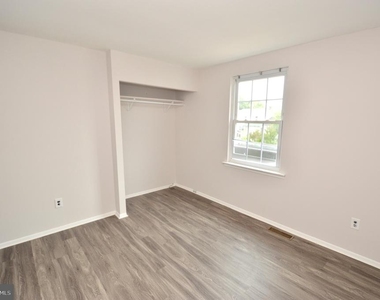 1711 Brentwood Place - Photo Thumbnail 8