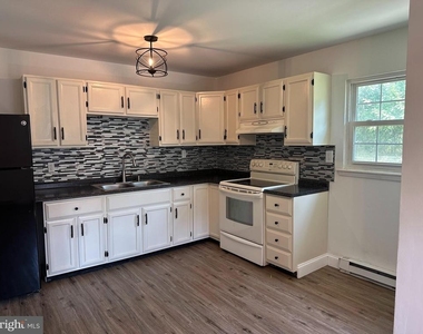 914 W Summer Road - Photo Thumbnail 4