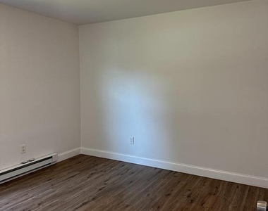 914 W Summer Road - Photo Thumbnail 14