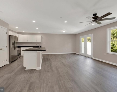 13876 Patriot Way - Photo Thumbnail 5