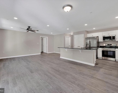 13876 Patriot Way - Photo Thumbnail 7
