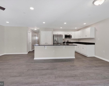 13876 Patriot Way - Photo Thumbnail 6
