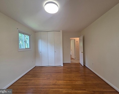 111 Tamarisk Court - Photo Thumbnail 35