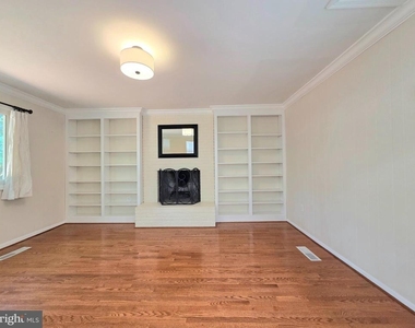 111 Tamarisk Court - Photo Thumbnail 14