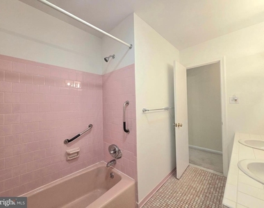 111 Tamarisk Court - Photo Thumbnail 31