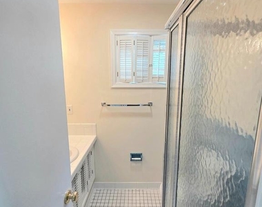 111 Tamarisk Court - Photo Thumbnail 25
