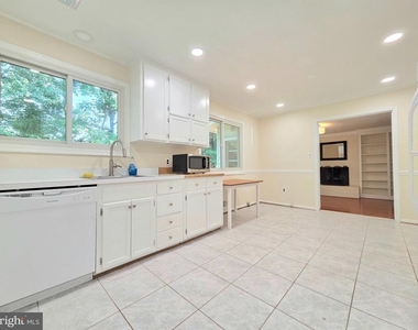 111 Tamarisk Court - Photo Thumbnail 12