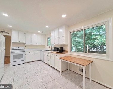 111 Tamarisk Court - Photo Thumbnail 9