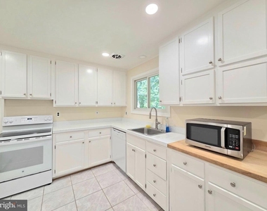111 Tamarisk Court - Photo Thumbnail 11