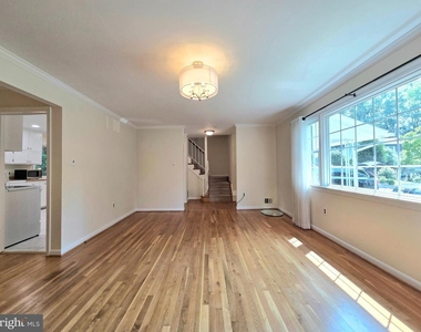 111 Tamarisk Court - Photo Thumbnail 4