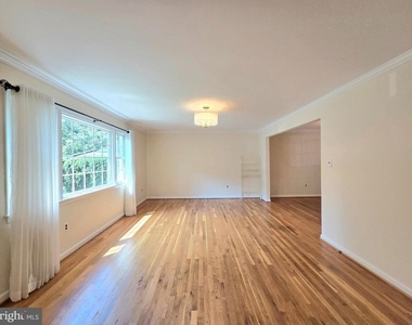 111 Tamarisk Court - Photo Thumbnail 2