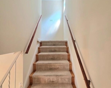 111 Tamarisk Court - Photo Thumbnail 20