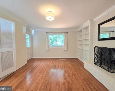 111 Tamarisk Court - Photo Thumbnail 16