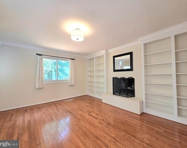 111 Tamarisk Court - Photo Thumbnail 15