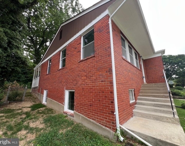 3420 25th Avenue - Photo Thumbnail 10