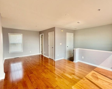 11034 Amherst Avenue - Photo Thumbnail 20