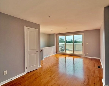 11034 Amherst Avenue - Photo Thumbnail 22