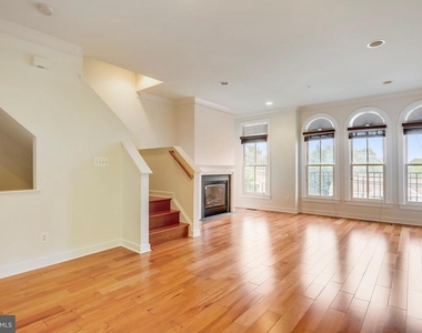 11034 Amherst Avenue - Photo Thumbnail 2