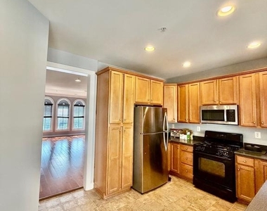 11034 Amherst Avenue - Photo Thumbnail 14