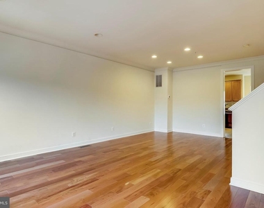 11034 Amherst Avenue - Photo Thumbnail 4