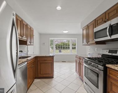 11817 Becket Street - Photo Thumbnail 4