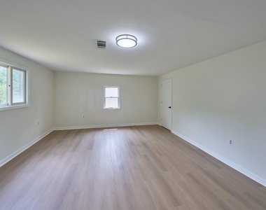 2924 Gracefield Road - Photo Thumbnail 38