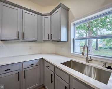 2924 Gracefield Road - Photo Thumbnail 9