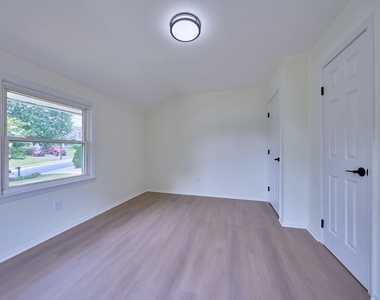 2924 Gracefield Road - Photo Thumbnail 14